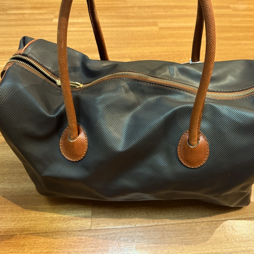 BOTTEGA VENETA DUFFLE BAG This bag is in GREAT SHAPE